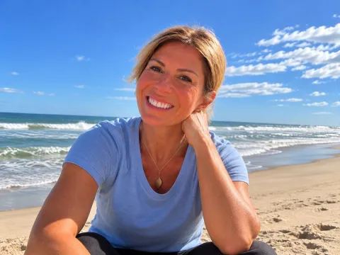Helen, founder of Cool Peaches Cleaning, smiling on the beach